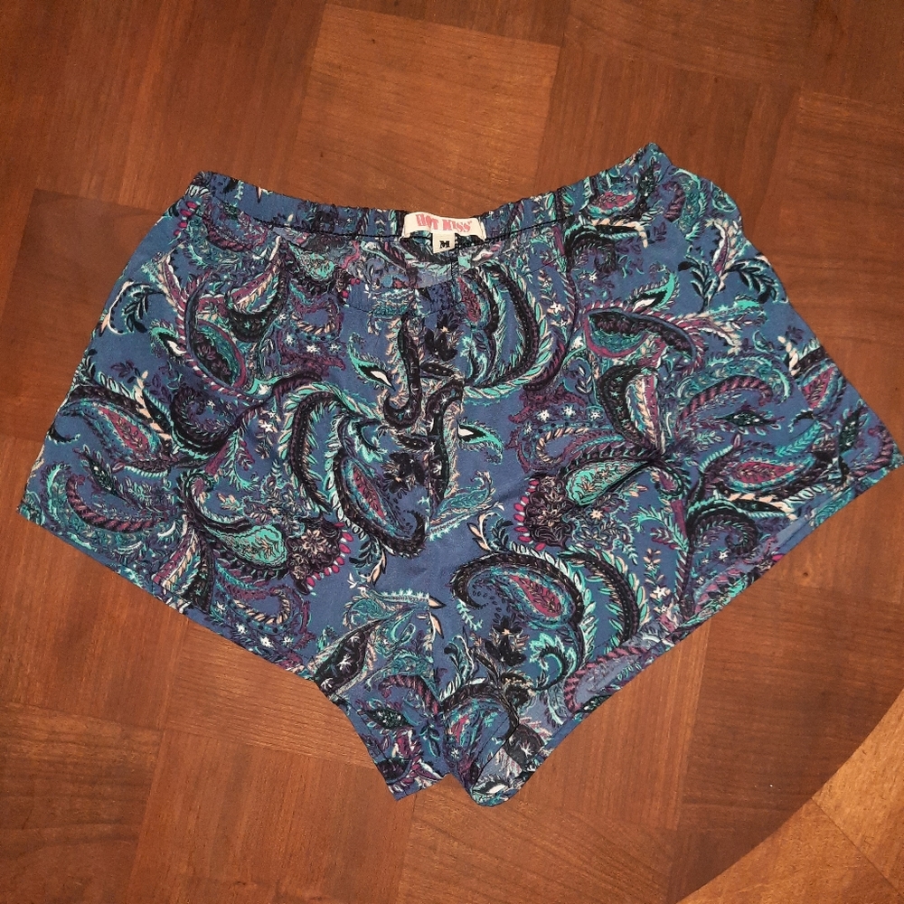Hot Kiss paisley shorts size medium